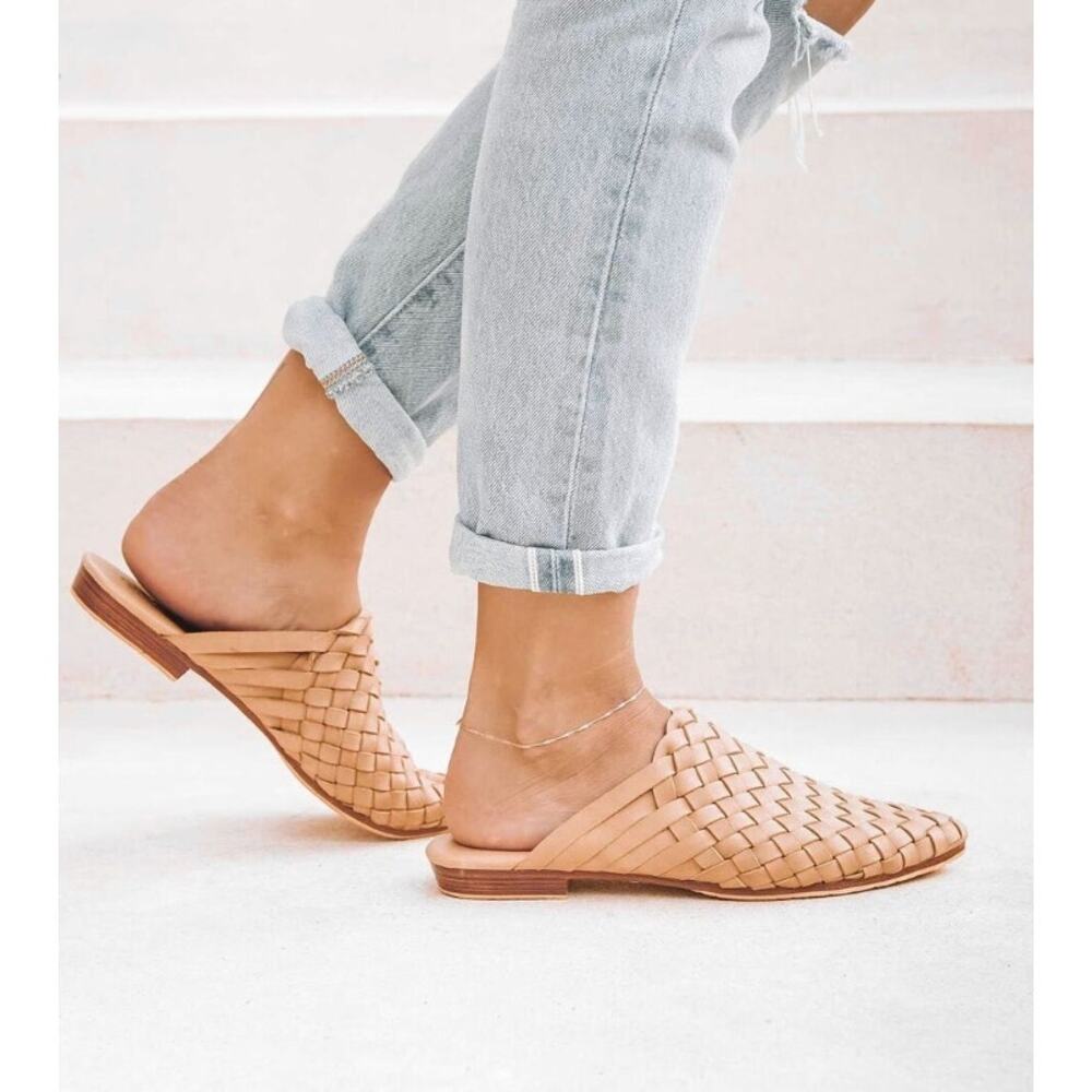 Liberte Prague EUC Woven Leather Slip On Mule in‎ Cream EU 41 US 10